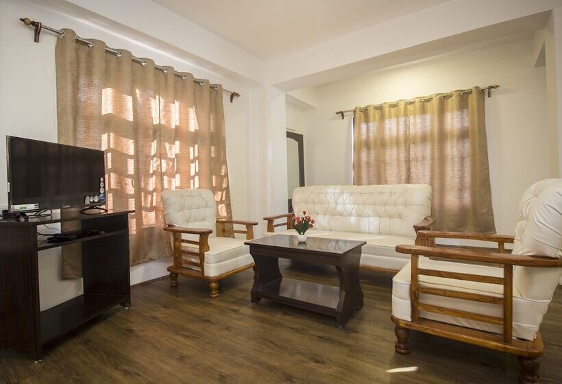 בית מלון כפרי Oyo 16637 Tiara Regency