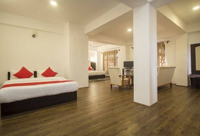 בית מלון כפרי Oyo 16637 Tiara Regency