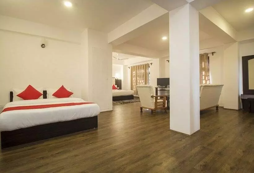 ホテル Oyo 16637 Tiara Regency