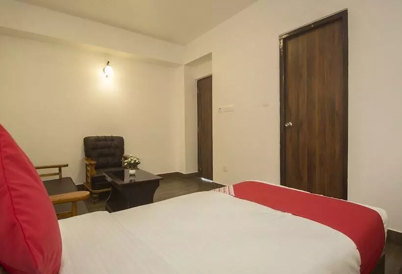 ホテル Oyo 16637 Tiara Regency