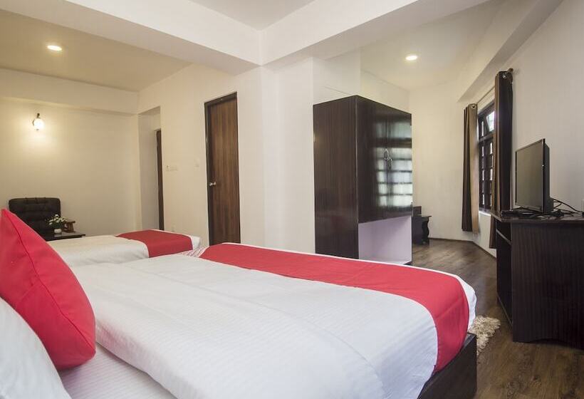 בית מלון כפרי Oyo 16637 Tiara Regency