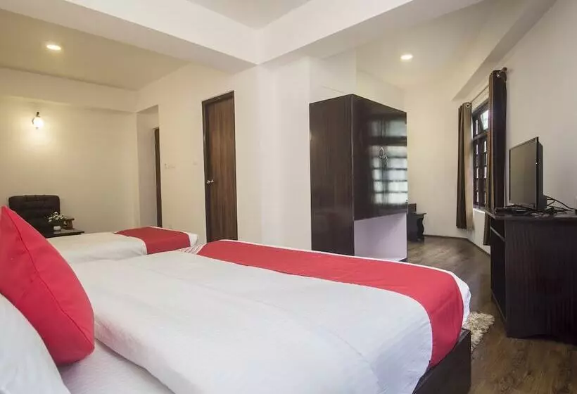 ホテル Oyo 16637 Tiara Regency