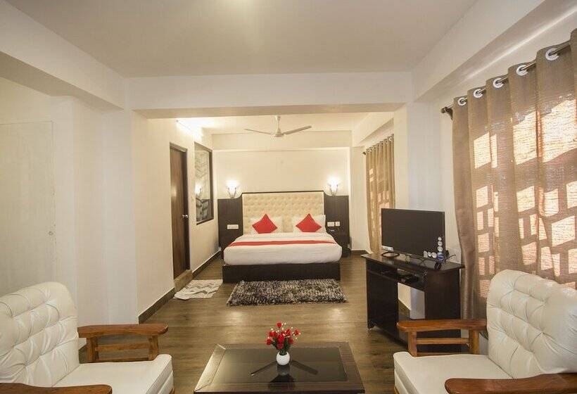 בית מלון כפרי Oyo 16637 Tiara Regency