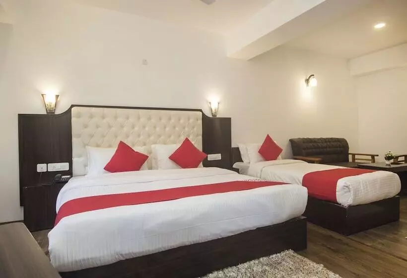 ホテル Oyo 16637 Tiara Regency