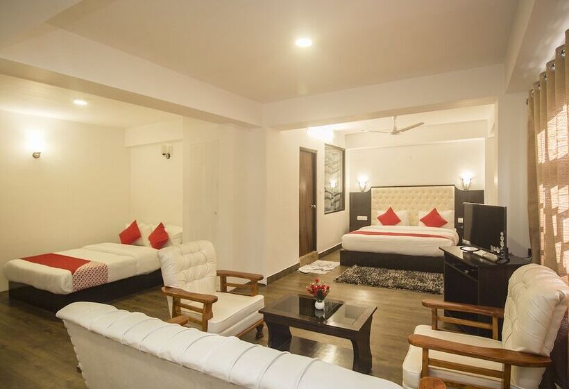 בית מלון כפרי Oyo 16637 Tiara Regency