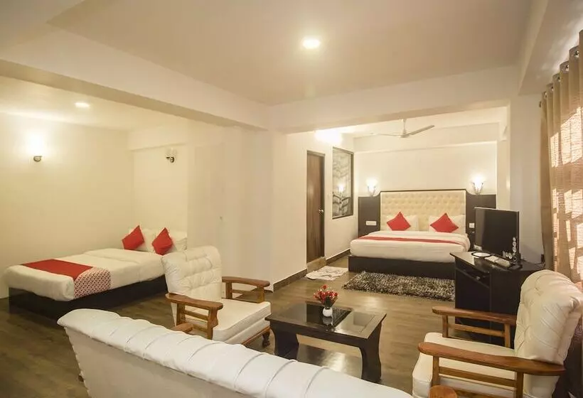 ホテル Oyo 16637 Tiara Regency