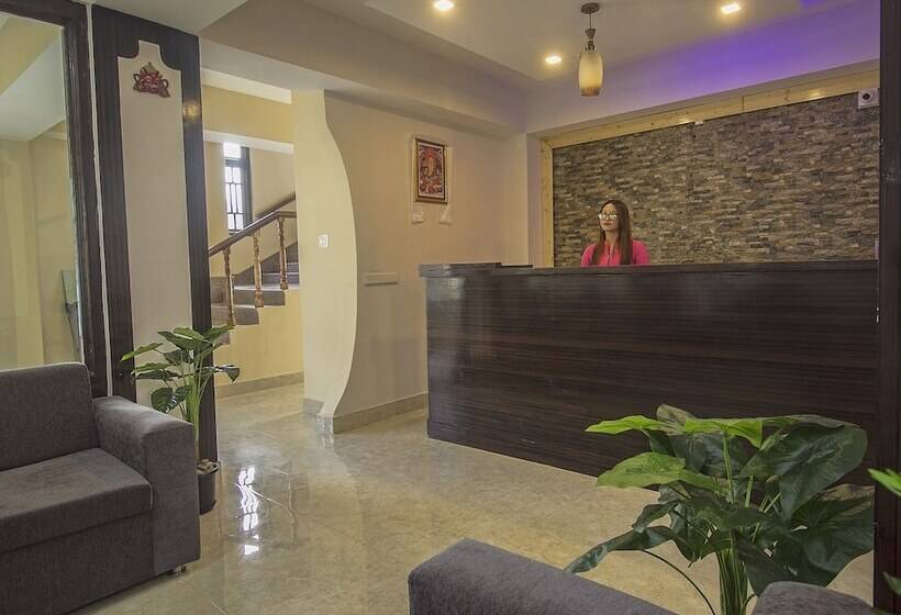 בית מלון כפרי Oyo 16637 Tiara Regency