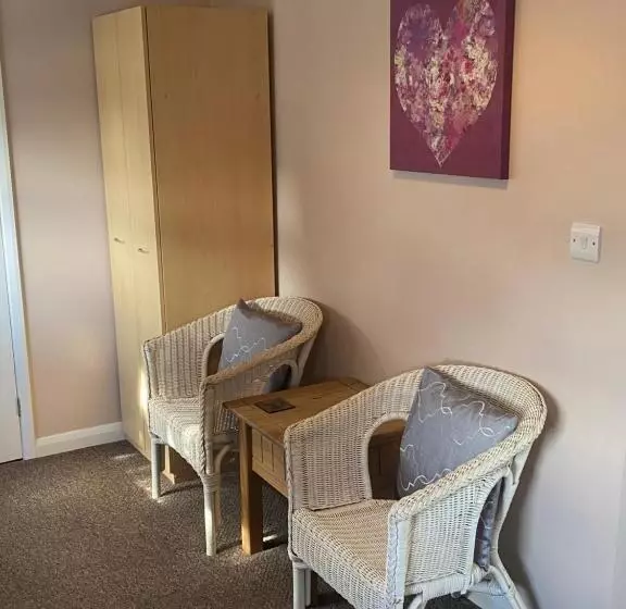 Majatalo White Heather Guest House