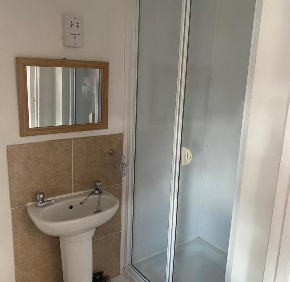 بنسيون White Heather Guest House