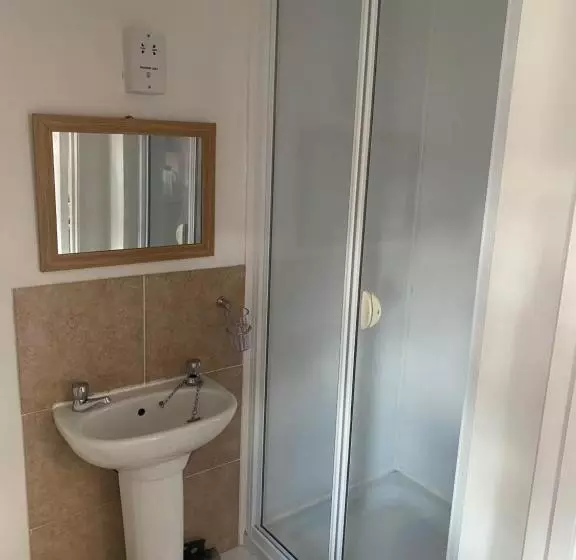 Majatalo White Heather Guest House