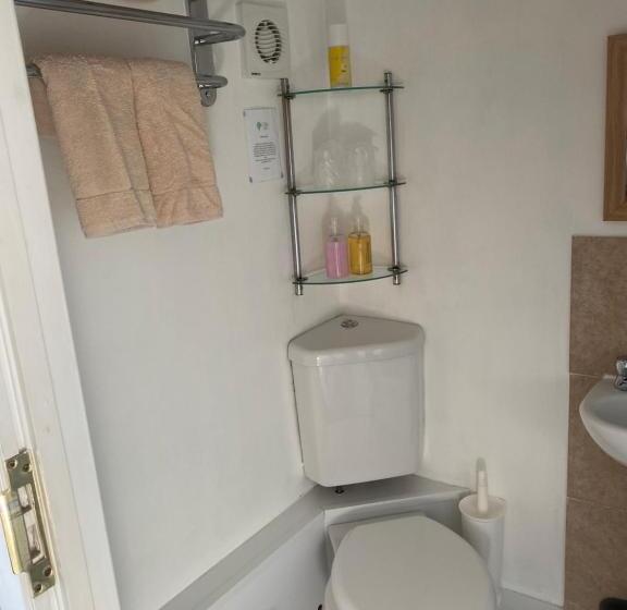 بنسيون White Heather Guest House