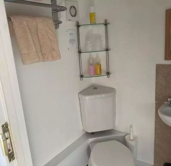 Majatalo White Heather Guest House