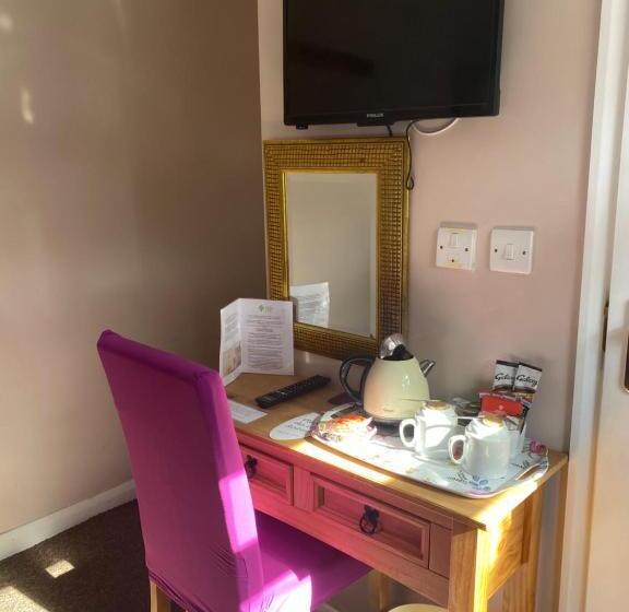 بنسيون White Heather Guest House