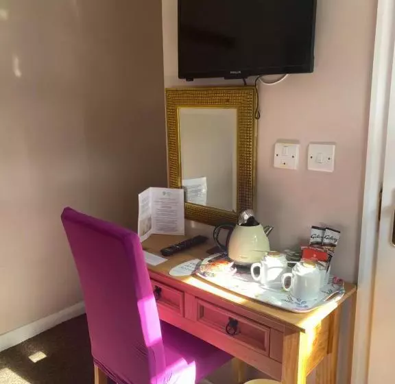 Majatalo White Heather Guest House