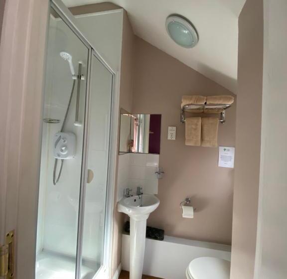 بنسيون White Heather Guest House