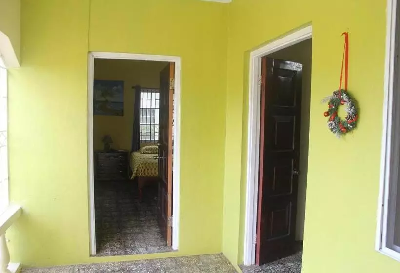 تختخواب و صبحانه Ritashomeawayfromhome