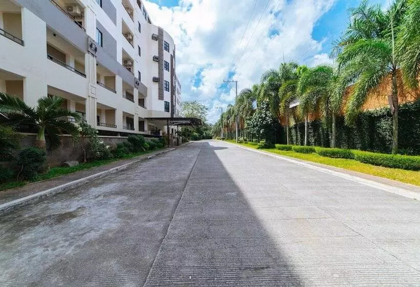 Hotelli Reddoorz Premium @ Sta Rosa Tagaytay Road