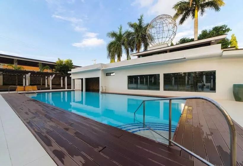 Hotelli Reddoorz Premium @ Sta Rosa Tagaytay Road