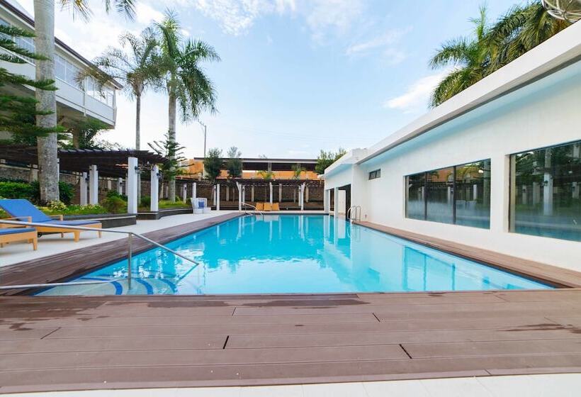 هتل Reddoorz Premium @ Sta Rosa Tagaytay Road