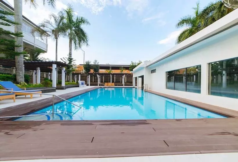 Hotelli Reddoorz Premium @ Sta Rosa Tagaytay Road