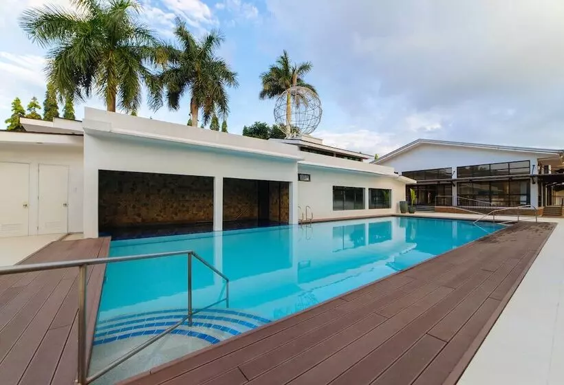 Hotelli Reddoorz Premium @ Sta Rosa Tagaytay Road