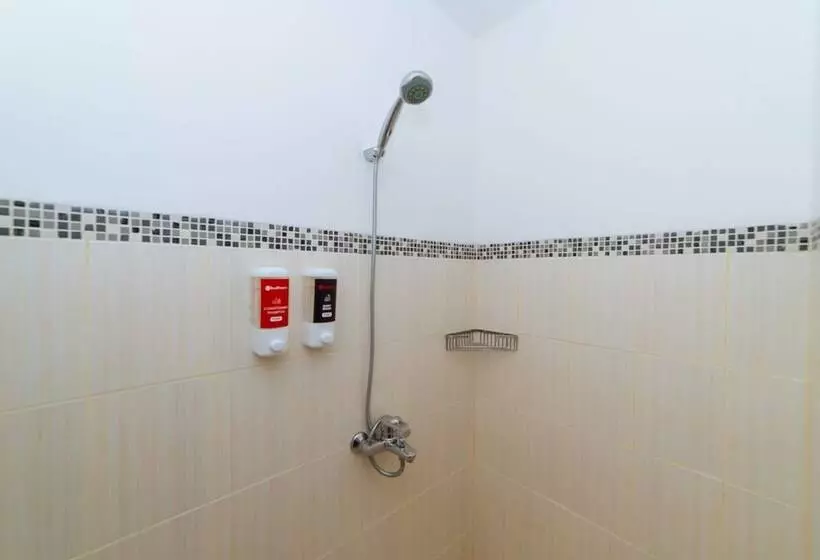 Hotelli Reddoorz Premium @ Sta Rosa Tagaytay Road