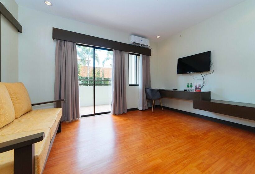 هتل Reddoorz Premium @ Sta Rosa Tagaytay Road