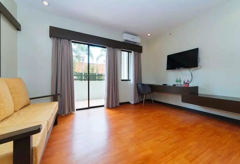 Hotelli Reddoorz Premium @ Sta Rosa Tagaytay Road