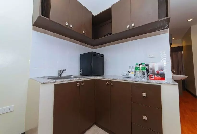 Hotelli Reddoorz Premium @ Sta Rosa Tagaytay Road