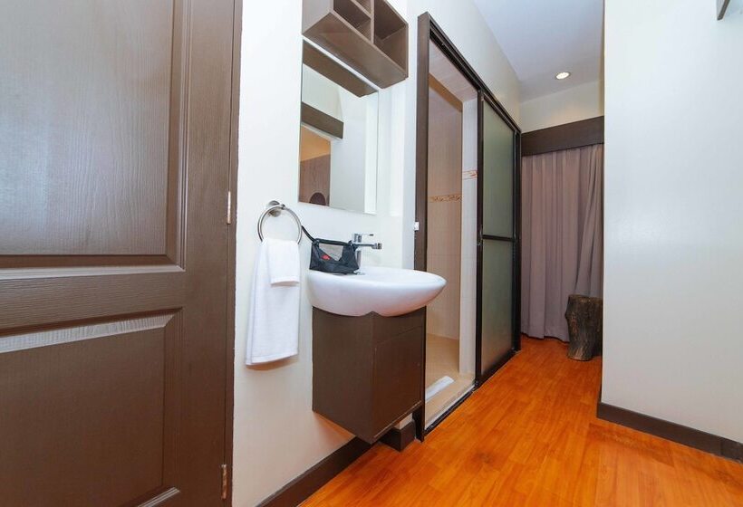 هتل Reddoorz Premium @ Sta Rosa Tagaytay Road