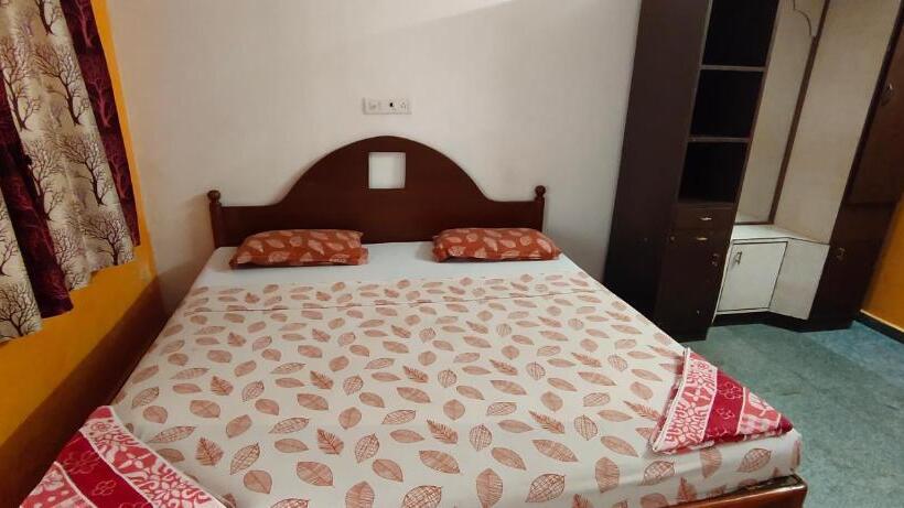 بنسيون Nakshatraa Guest House