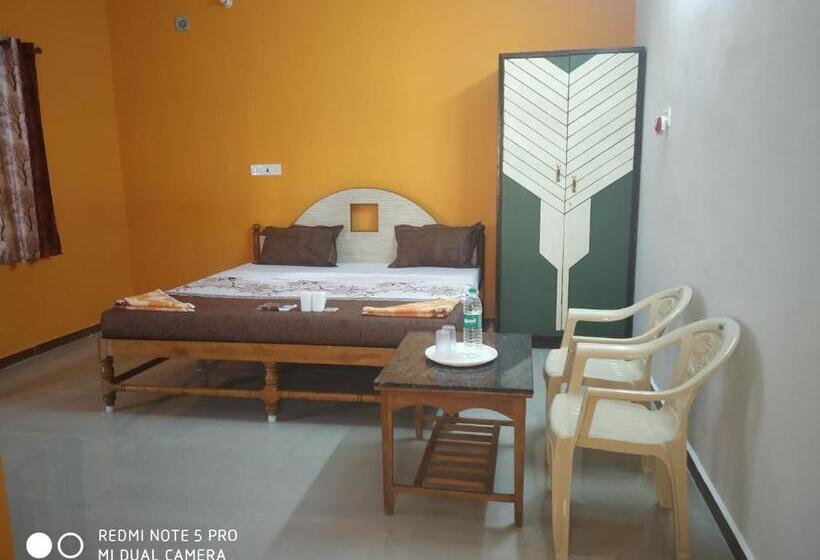 بنسيون Nakshatraa Guest House