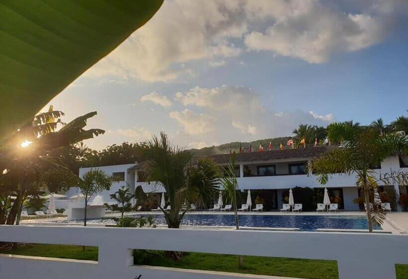 هتل Oasi Encantada Beach Resort