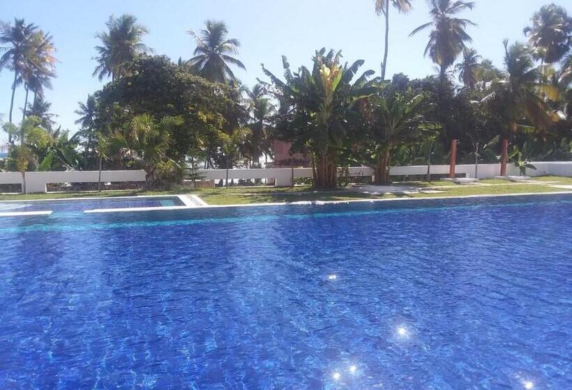 هتل Oasi Encantada Beach Resort