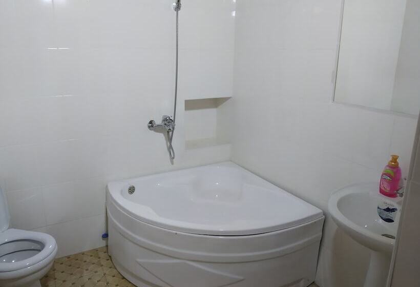 בית מלון כפרי Ohun Caravan Sarai 19 Century Hostel