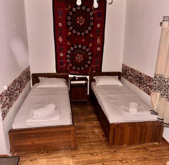 בית מלון כפרי Ohun Caravan Sarai 19 Century Hostel