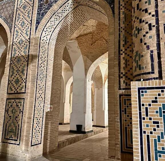 בית מלון כפרי Ohun Caravan Sarai 19 Century Hostel