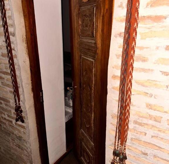 בית מלון כפרי Ohun Caravan Sarai 19 Century Hostel