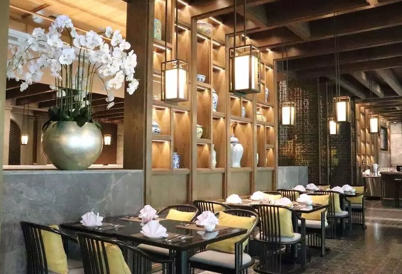 Hotelli Ramada Plaza By Wyndham Chao Fah Phuket
