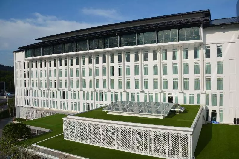 Hotelli Ramada Plaza By Wyndham Chao Fah Phuket