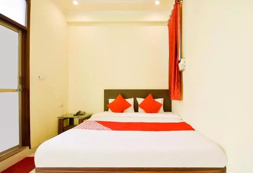 Hotelli Govindam Plaza