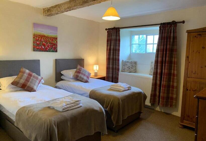 پانسیون Witherslack Hall Farmhouse