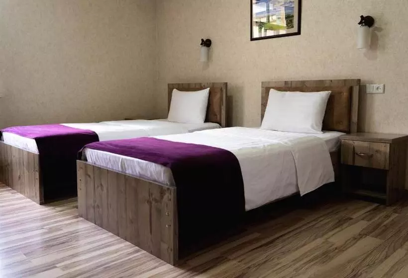 هتل Tourist Inn