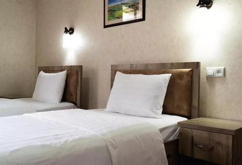 هتل Tourist Inn