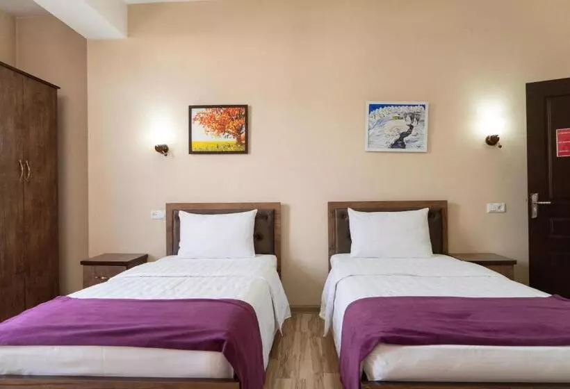 هتل Tourist Inn