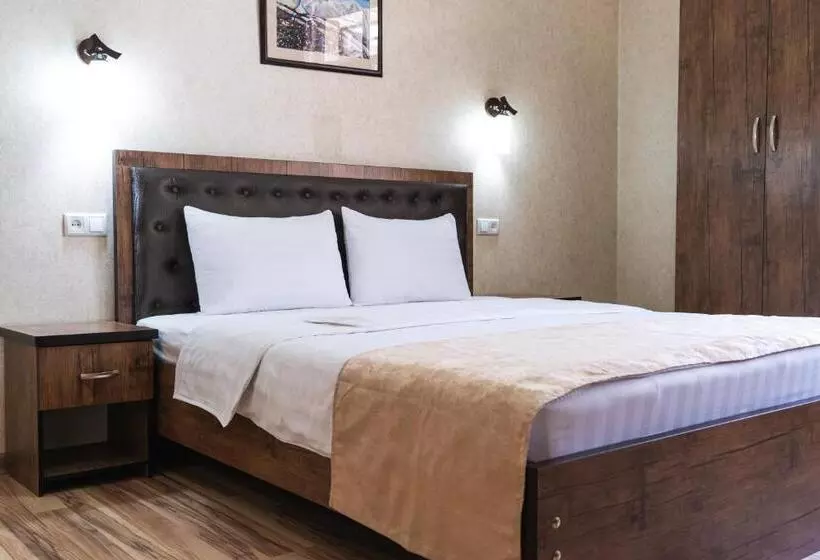 هتل Tourist Inn
