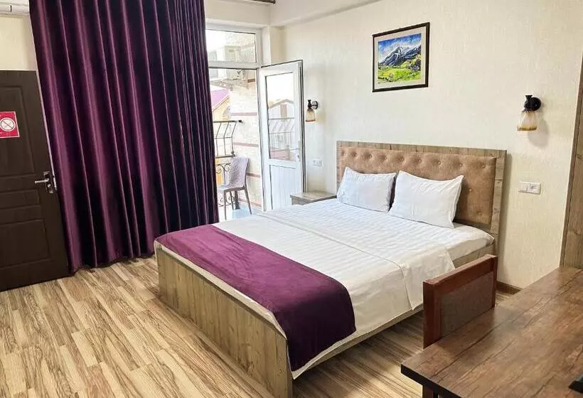 هتل Tourist Inn