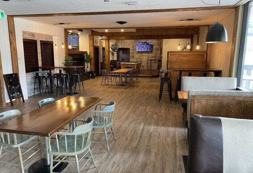 הוסטל Western Lodge