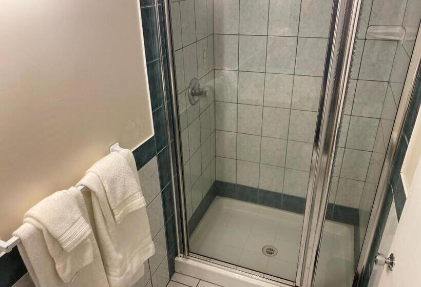 הוסטל Western Lodge