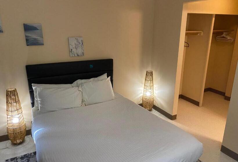 הוסטל Western Lodge